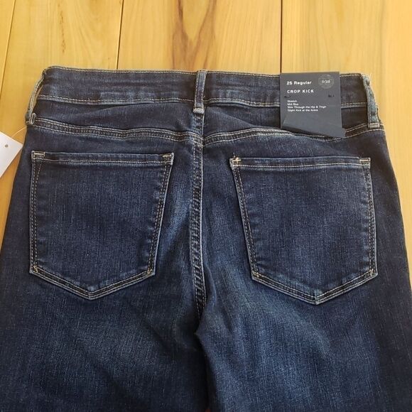 GAP CROP KICK STRETCH MID-RISE DARK WASH JEANS,  SIZE 0/25  - NEW - Picture 7 of 11